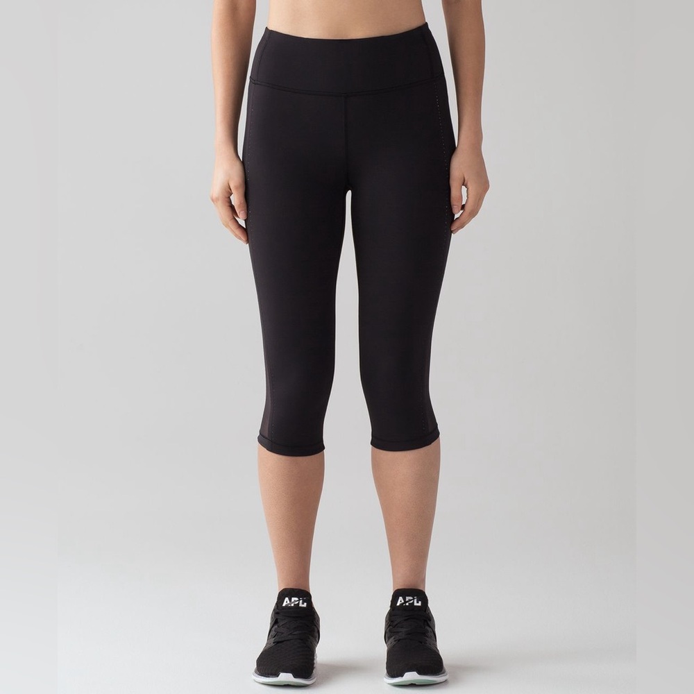 Lululemon Smooth Stride Crop - image 2